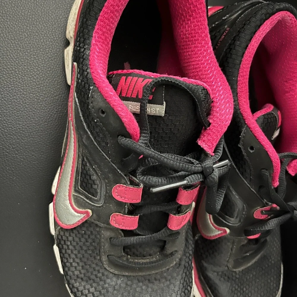 Nike Black and Hot Pink Athletic Sneakers with Silver Swoosh - Picture 2 of 14